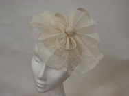 Άσπρα κανονικά καπέλα γυναικείου Fascinator ημέρας με το καλυμμένο κουμπί, πλαστικό Headband
