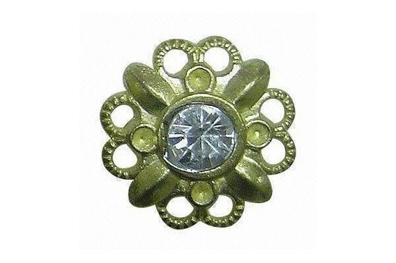Πλαστικά αιφνιδιαστικά κουμπιά συνήθειας Rhinestone που ντύνουν τα εξαρτήματα παπουτσιών ηλίανθων