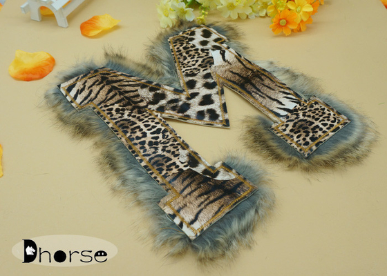 Η καφετιά Leopard γραμμάτων Μ εκτύπωση διακόσμησε την περιποίηση Applique για τον ιματισμό με χάντρες