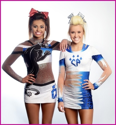 Μεταλλική ενδυμασία Cheerleading νεολαίας Rhinestones ομάδας ευθυμίας με τα τόξα