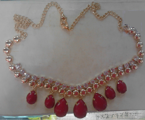 Χειροποίητο περιδέραιο rhinestone ΣΥΝΗΘΕΙΑΣ κόκκινο με τους χρυσούς συνδετήρες αλυσίδων και αστακών