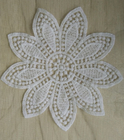 Διακοσμητική περιποίηση δαντελλών Qmilch λουλουδιών πλέγματος με το μικρό μέγεθος, άσπρο